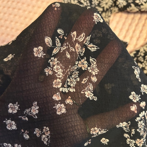 Free People “Serena” Black and Neutral Floral Print Sheer Top Size Large - Picture 10 of 12